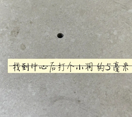 麦盖提瓷砖空鼓维修公司专业解答在瓷砖铺贴过程中，如果砂料搅拌不均匀，将会带来以下问题